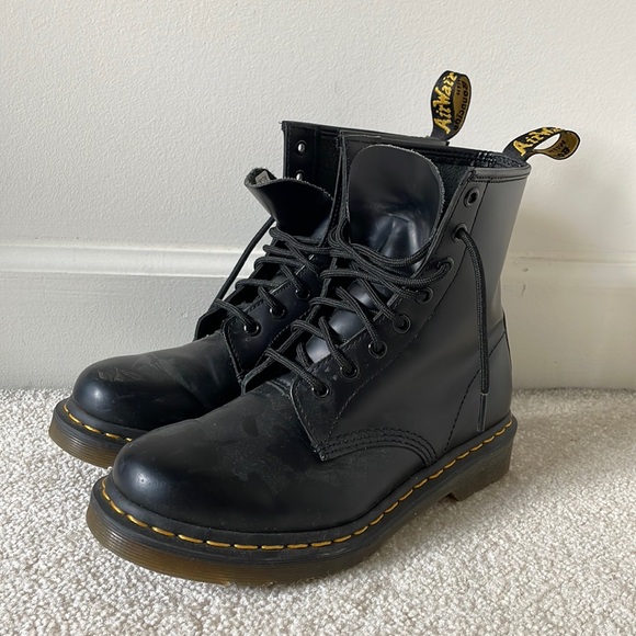 Doc Martins Boot, gently used - Picture 1 of 16